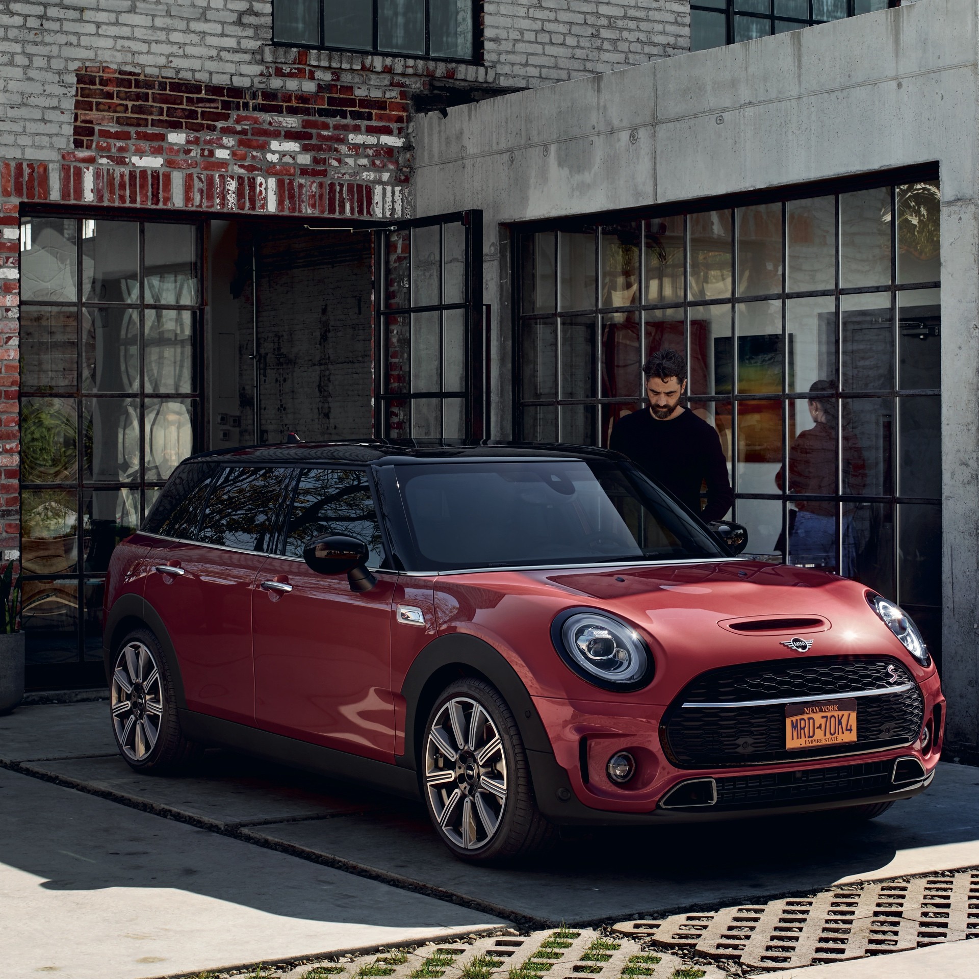 MINI Clubman – 特徴的な6ドア。